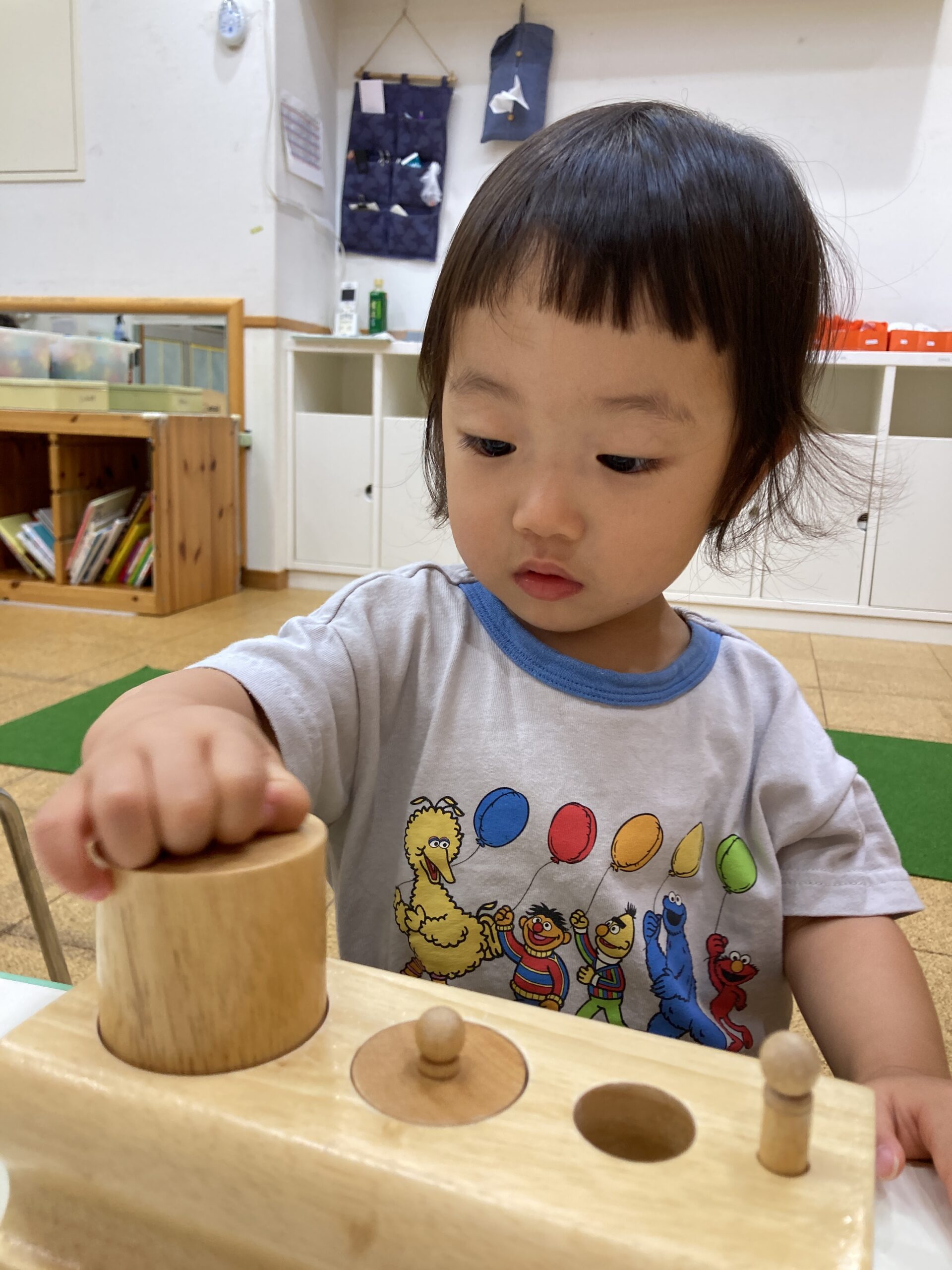 フロンティアキッズ ブログ記事 Starクラス(1歳児)のお仕事の様子のイメージサムネイル画像