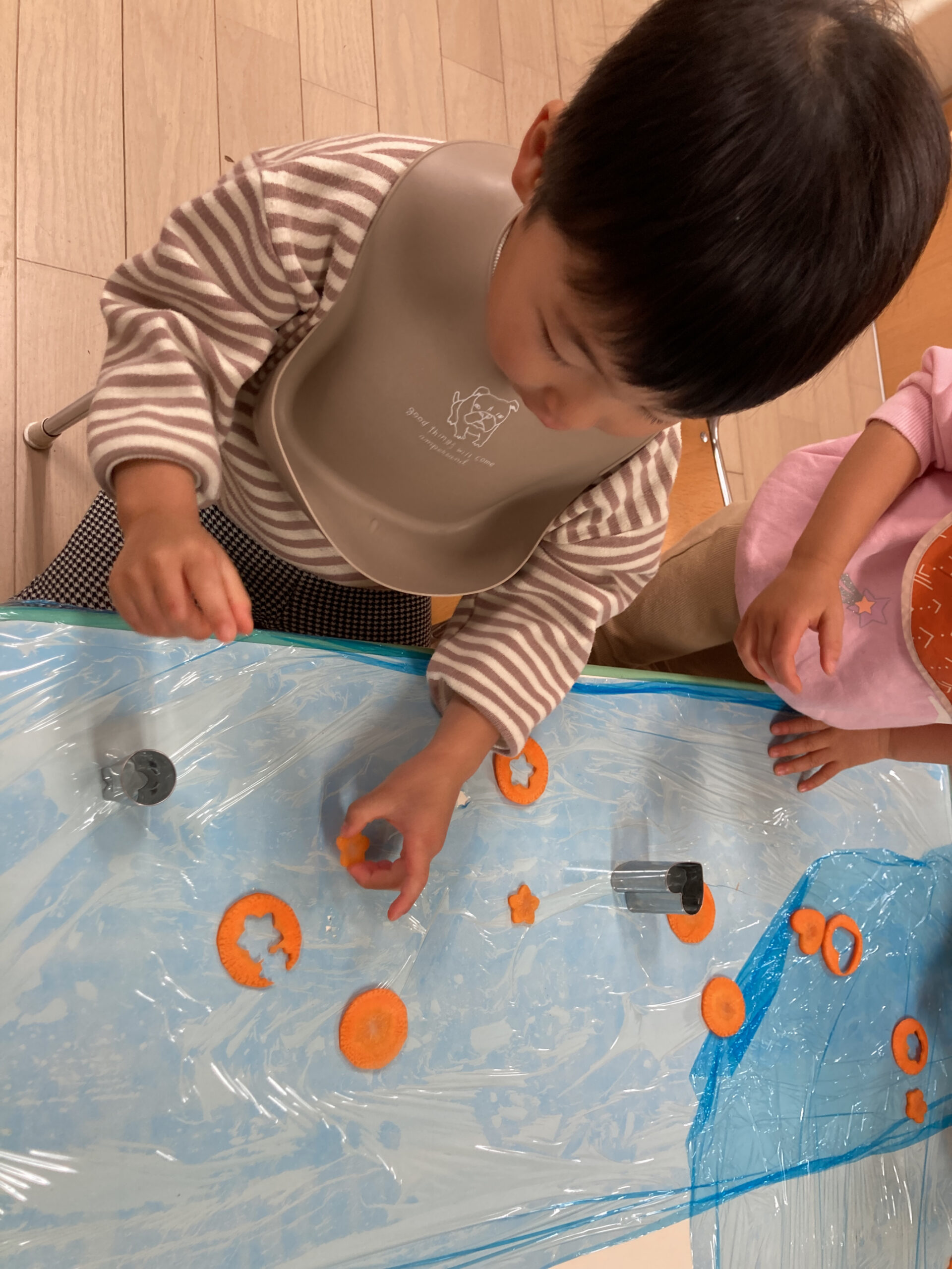 フロンティアキッズ ブログ記事 クッキング・・・乳児クラス編（そら組）のイメージサムネイル画像