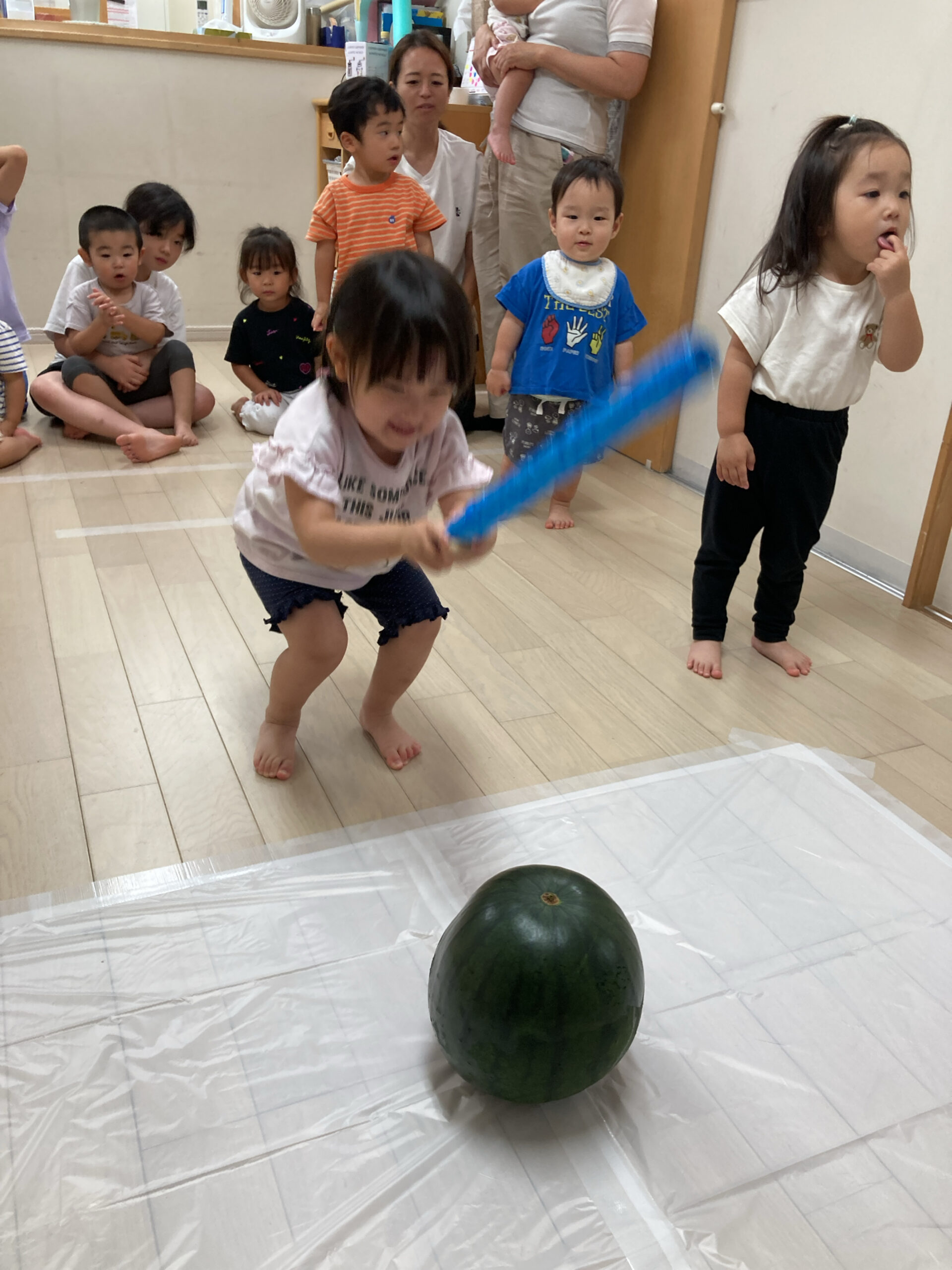 フロンティアキッズ ブログ記事 すいか割り🍉のイメージサムネイル画像