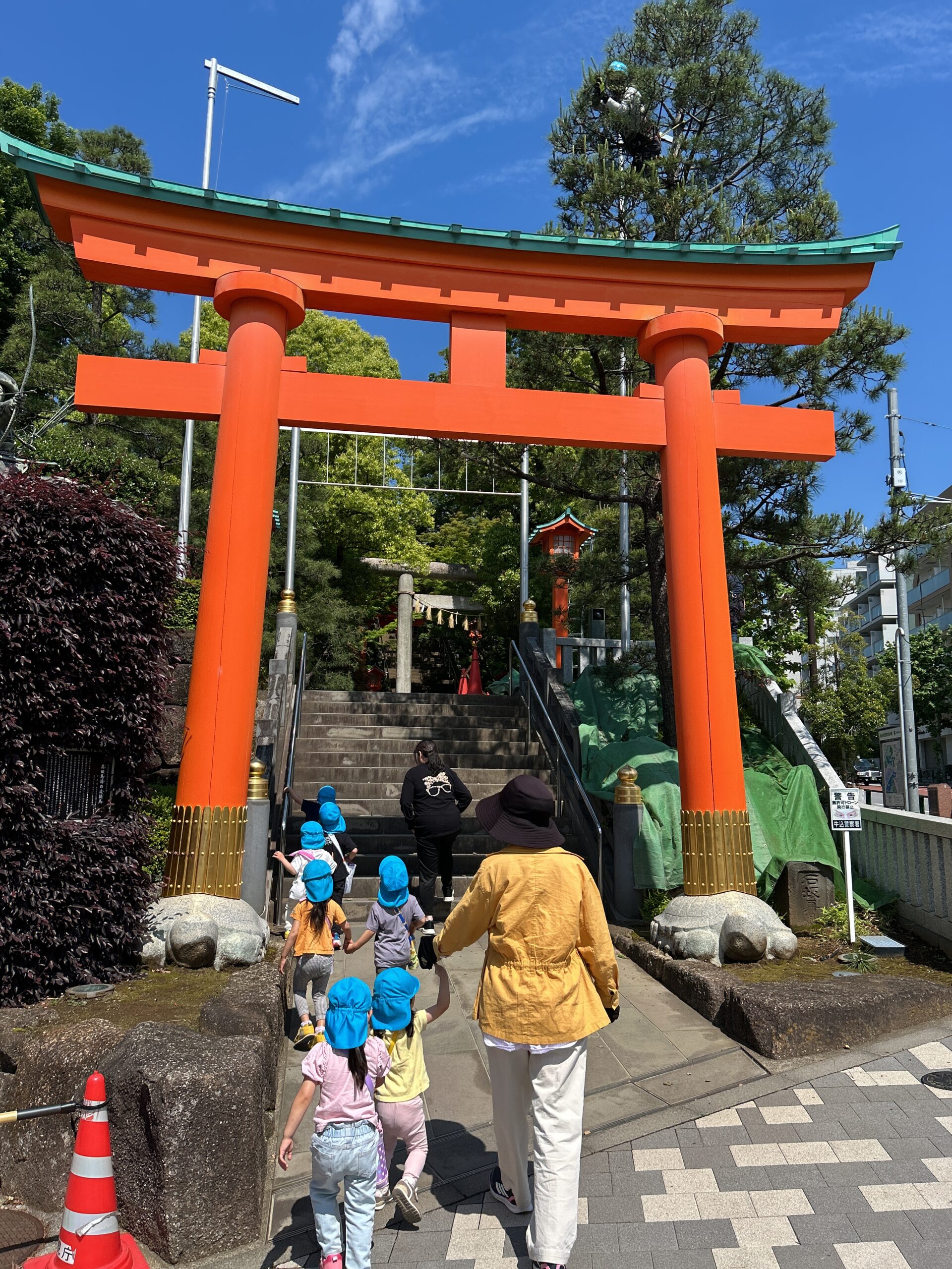 フロンティアキッズ ブログ記事 春の遠足（穴八幡宮）のイメージサムネイル画像
