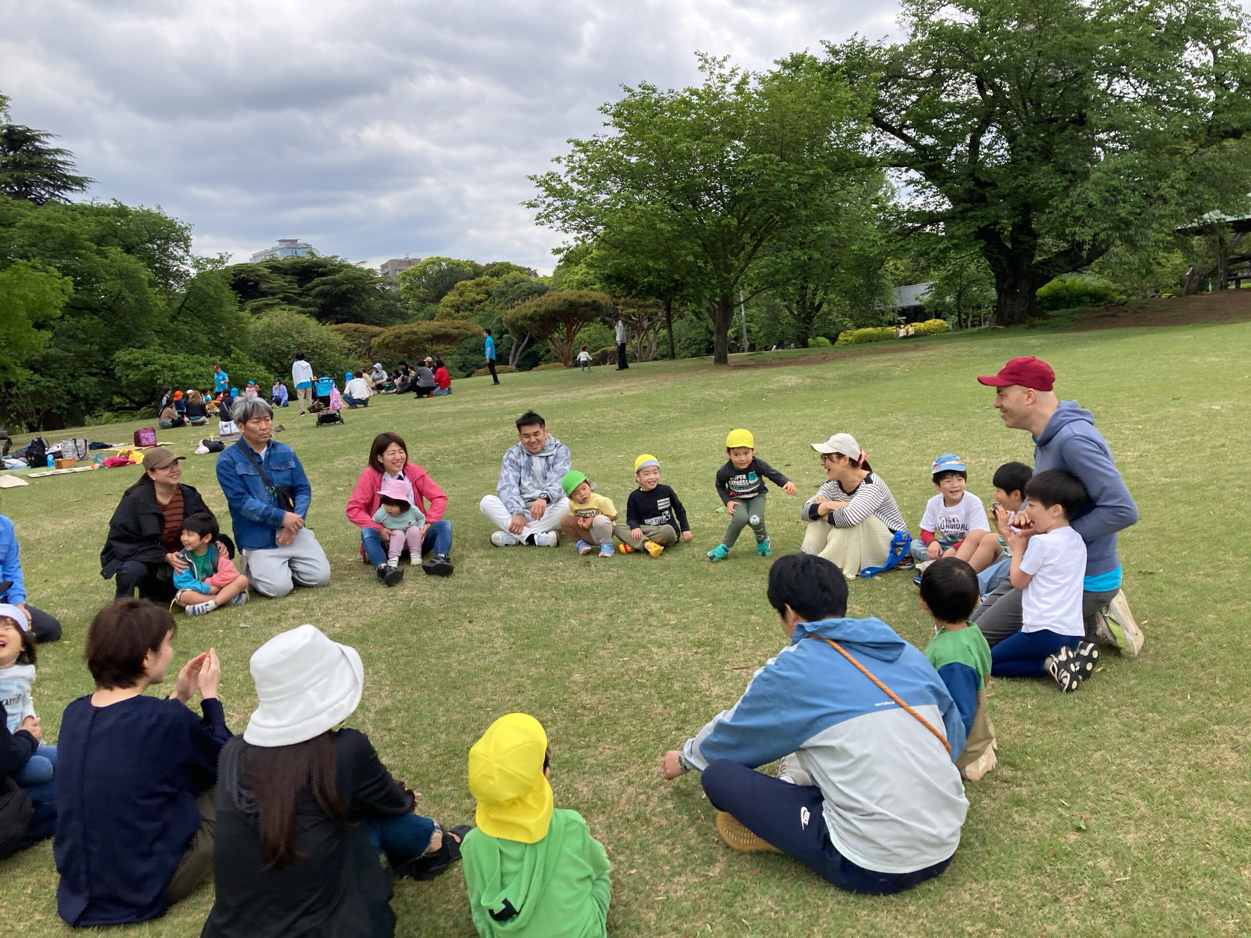 フロンティアキッズ ブログ記事 親子ピクニック in Shinjuku Gyoen 2026のイメージサムネイル画像