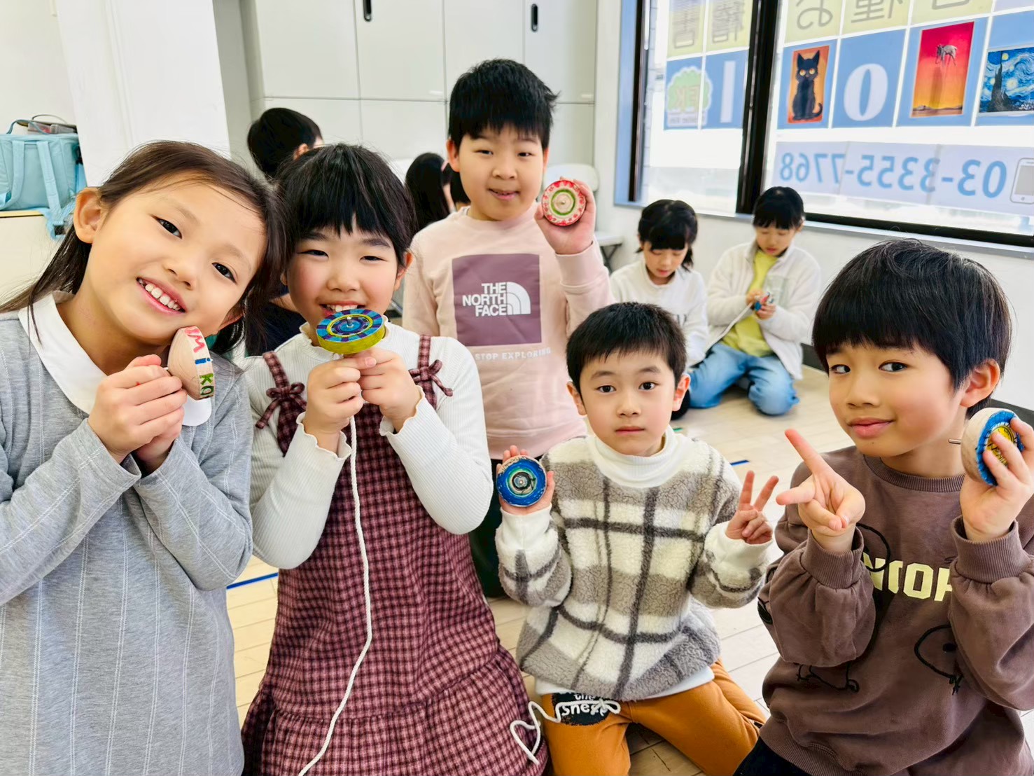 フロンティアキッズ ブログ記事 1月のイベント🎍✨　空気砲にカステラ、コマ作り…体験いっぱいの1月のイメージサムネイル画像