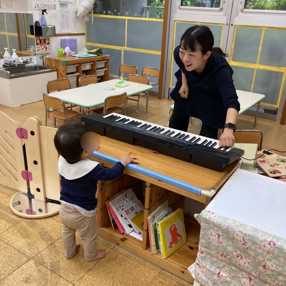 フロンティアキッズ ブログ記事 リトミックの様子のイメージサムネイル画像