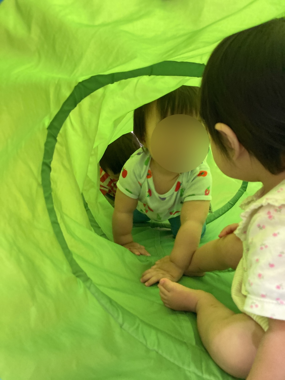 フロンティアキッズ ブログ記事 Atomクラス(0歳児)の粗大運動のイメージサムネイル画像