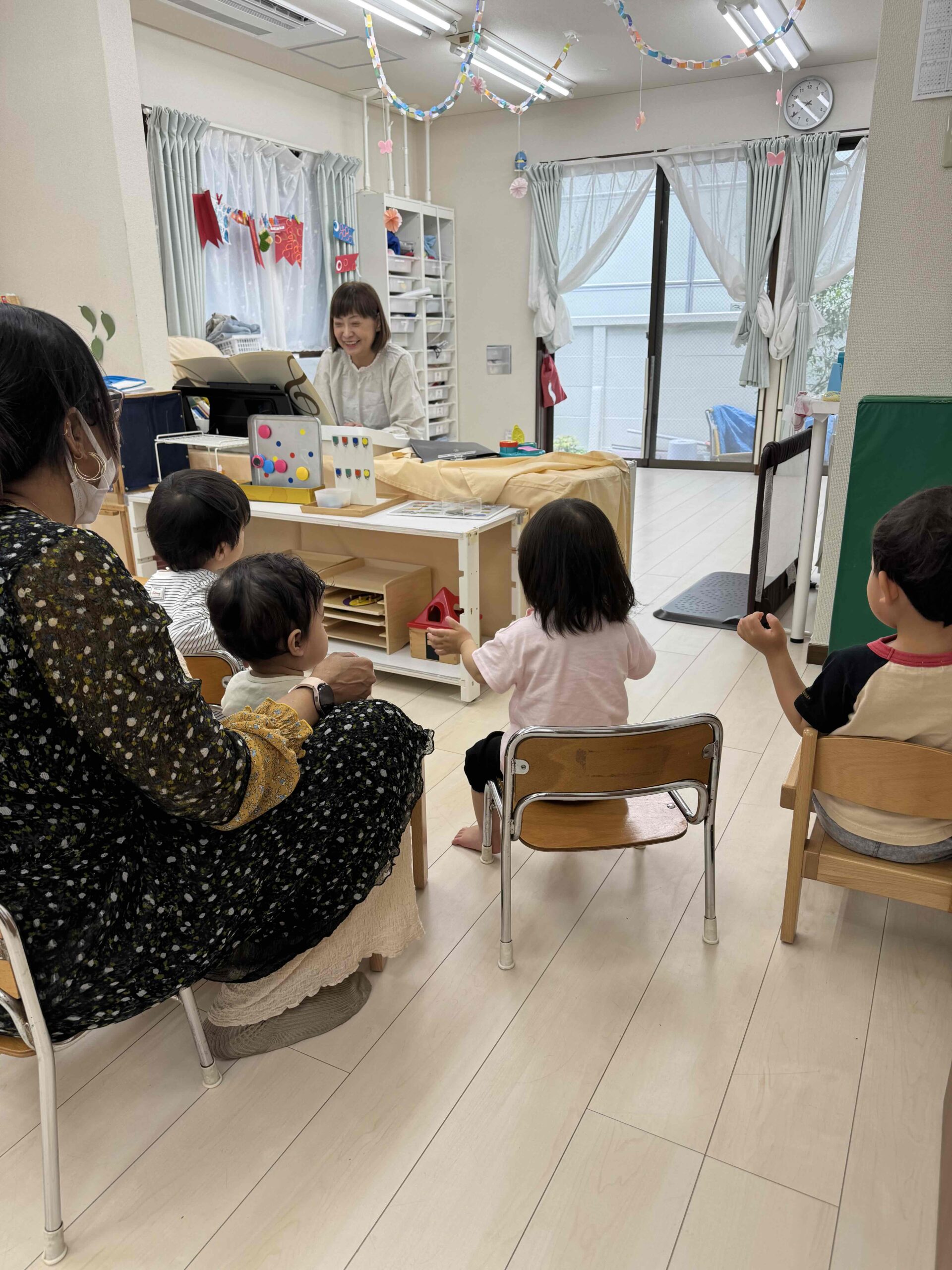 フロンティアキッズ ブログ記事 小規模保育園ってどんな感じ？のイメージサムネイル画像